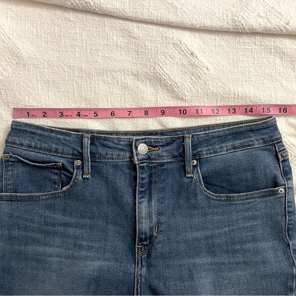 Levi's 721 High-rise Skinny Red Tag Denim Jeans, Size 31 - Picture 11 of 15